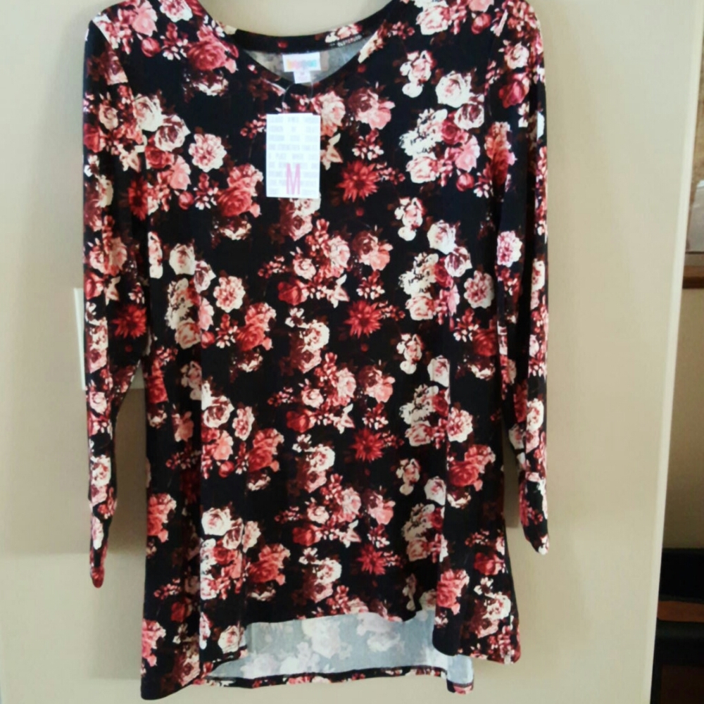 Lularoe Elizabeth top. NWT.